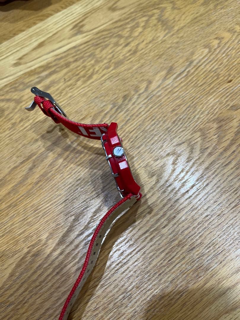 DIESEL レッド 腕時計 ソーラー電池