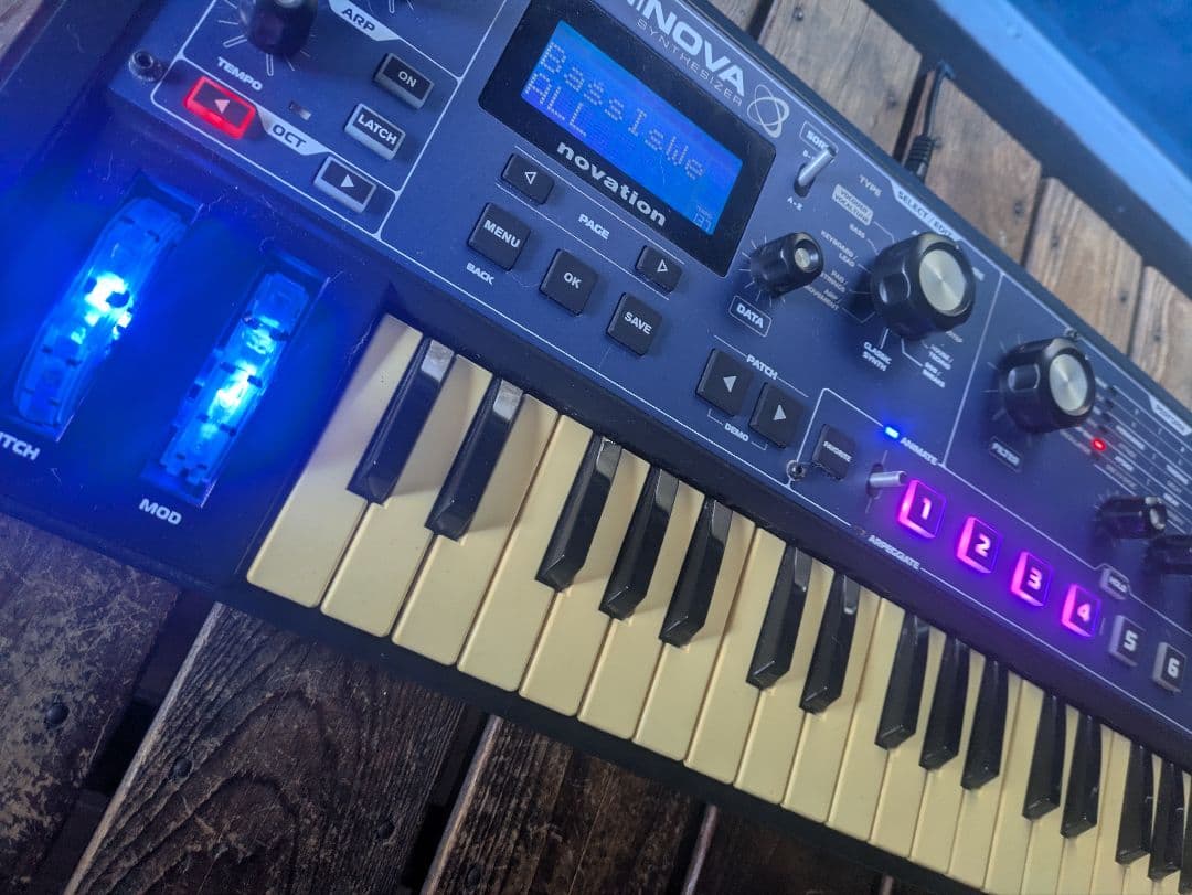 Novation MININOVA アナログシンセサイザー