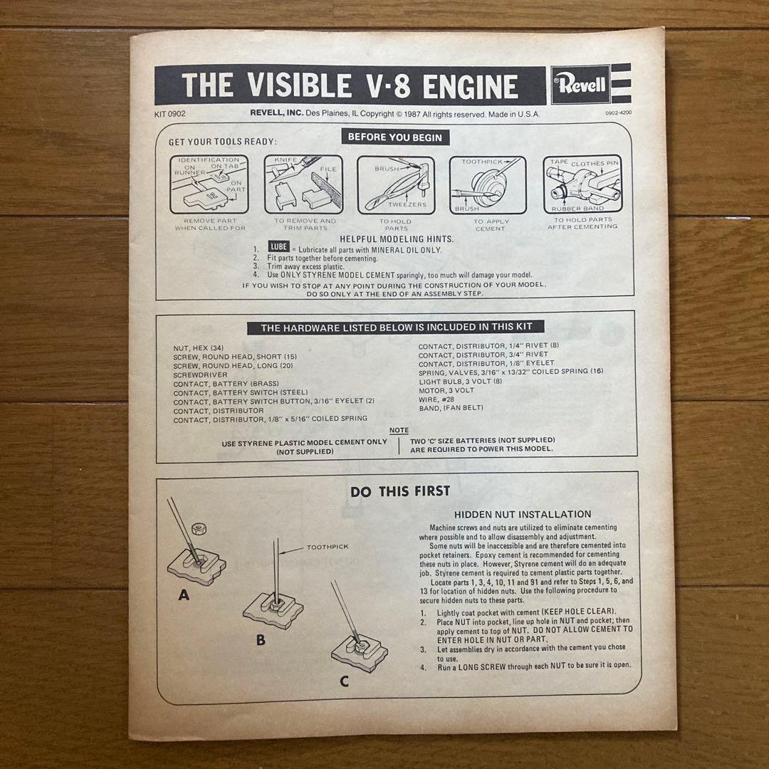 REVELL Visiblle V8 エンジン模型　1/4スケール