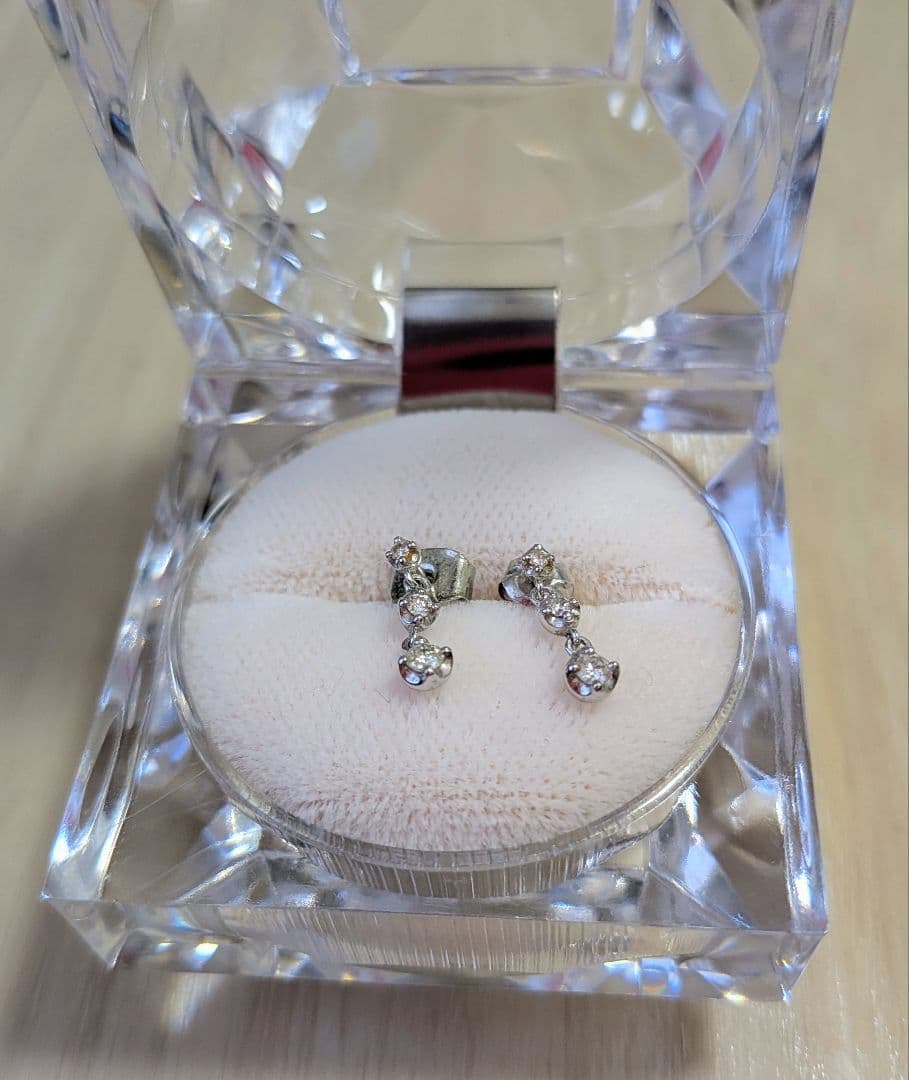 4℃　３連ダイヤピアス