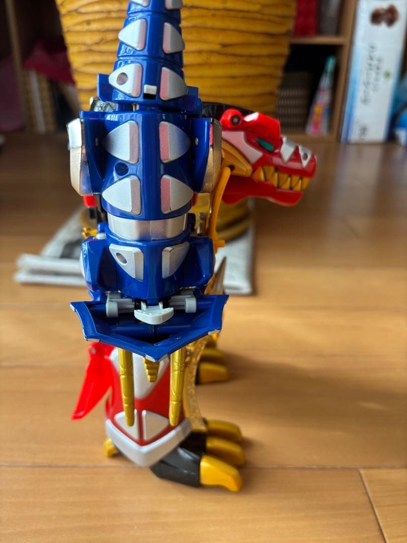 恐竜ロボットフィギュア