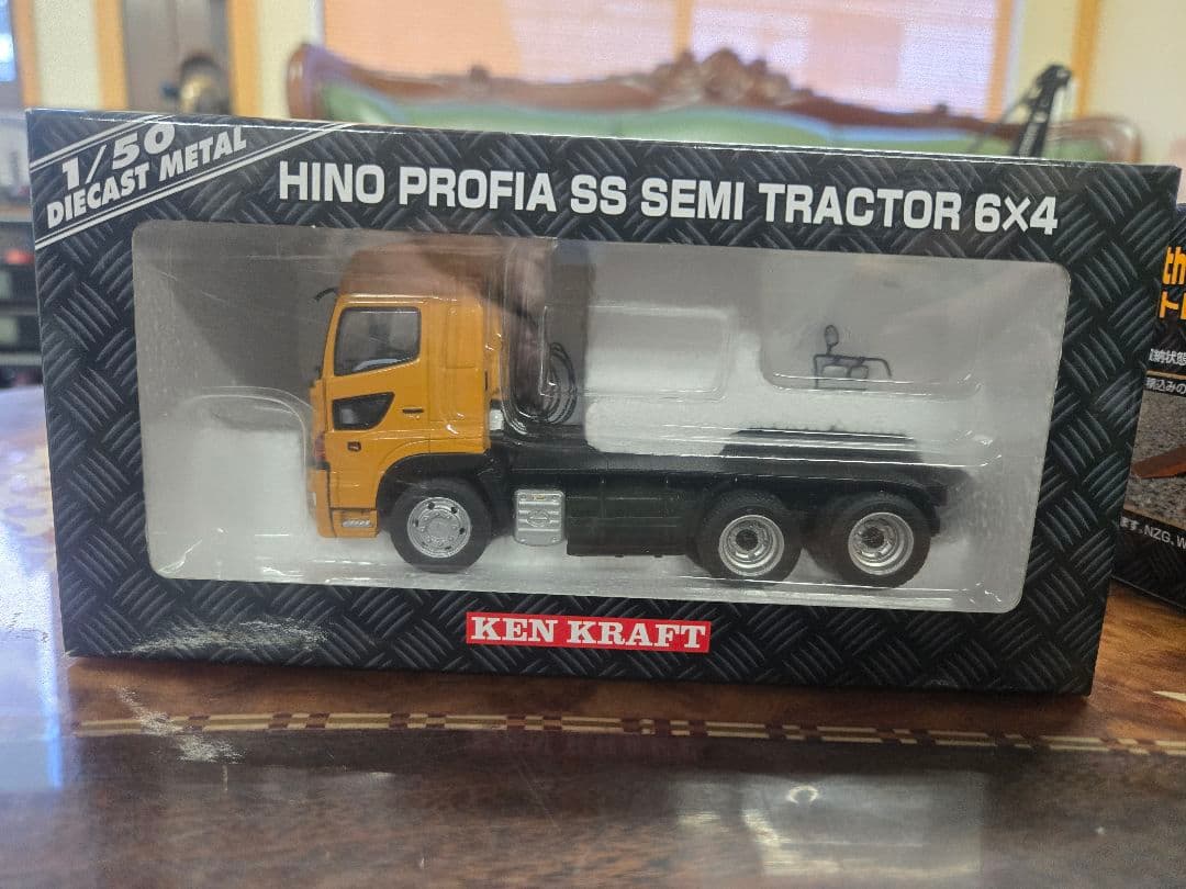 ケンクラフト1/50 プロフィア重量物運搬中低床16輪トレーラー 建設機械