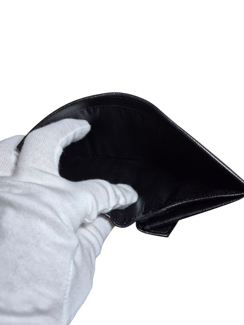 ＰＲＡＤＡ　プラダ　サフィアーノ　二つ折り財布　ブラック革 x