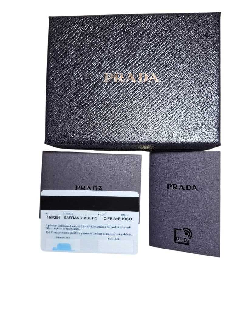 ＰＲＡＤＡ　プラダ　サフィアーノ　二つ折り財布　ブラック革 x