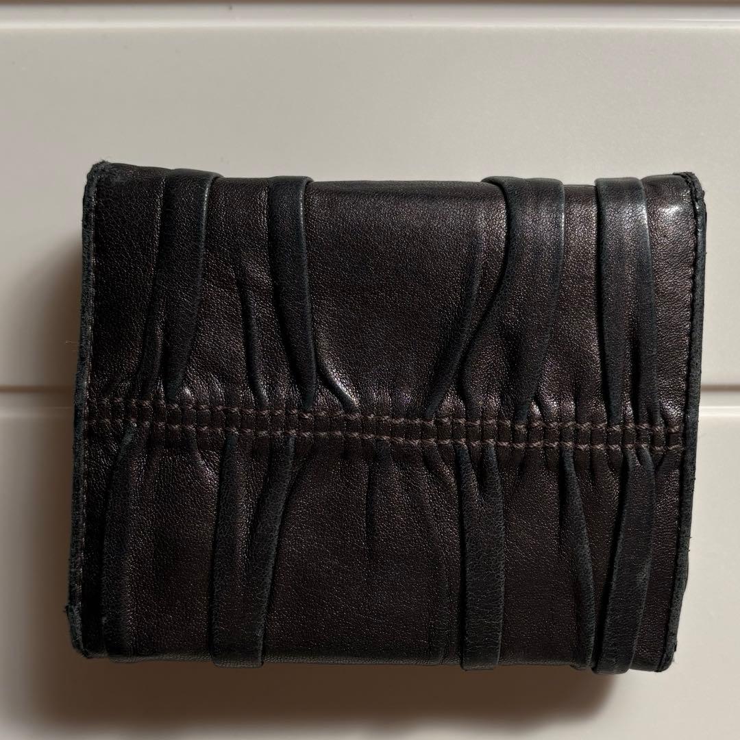 プラダ 三つ折り財布 ナッパレザー シルバーロゴ金具 グレー ブラック