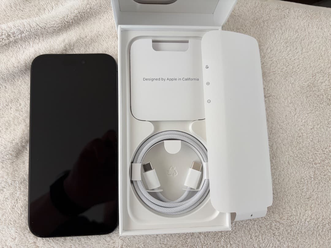 iPhone 15 Pro ブラックチタニウム 256 GB