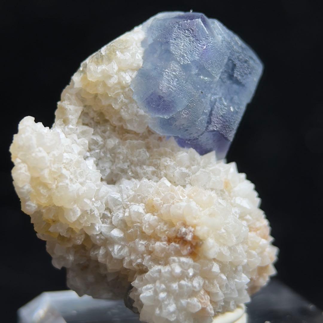 「小さな舞い」フローライト モランディカラー 鉱物標本 原石 置物 蛍石