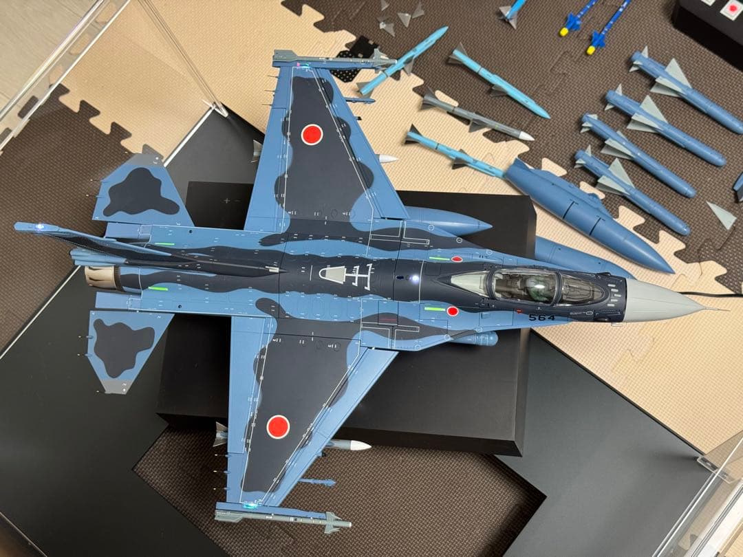 ディアゴステーニF-2A 戦闘機 大阪　直接受け取り限定