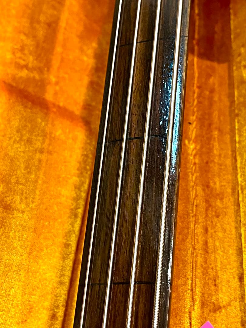 DeliciousTaylormade フレットレスジャズベース　　　　チーク材