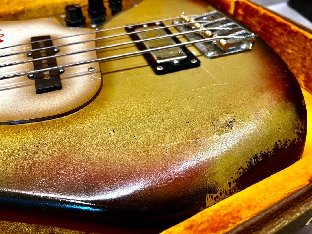 DeliciousTaylormade フレットレスジャズベース　　　　チーク材