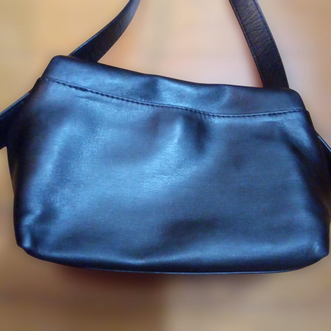 カワカワ黒 サテン ショルダーバッグ