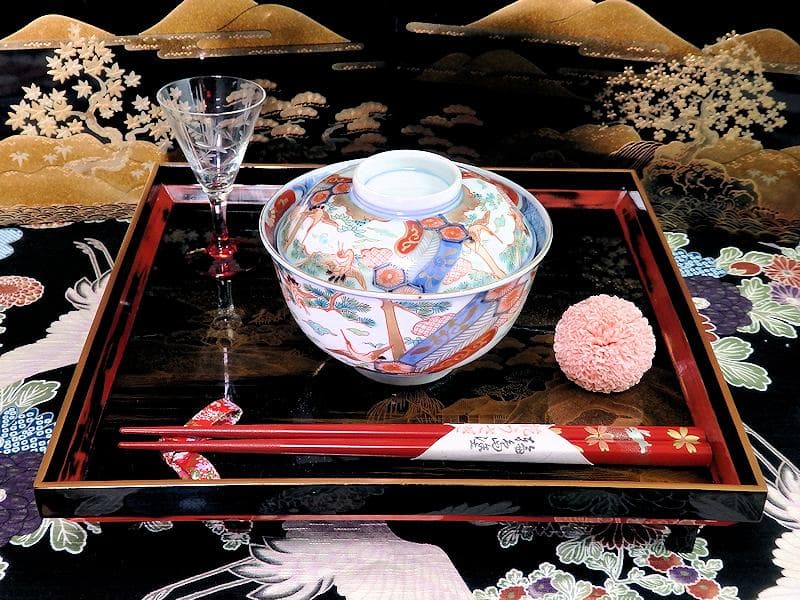 古伊万里　金襴手　雲鶴に松竹　孔雀羽に亀甲紋の図　蓋茶碗　E865AS-COf