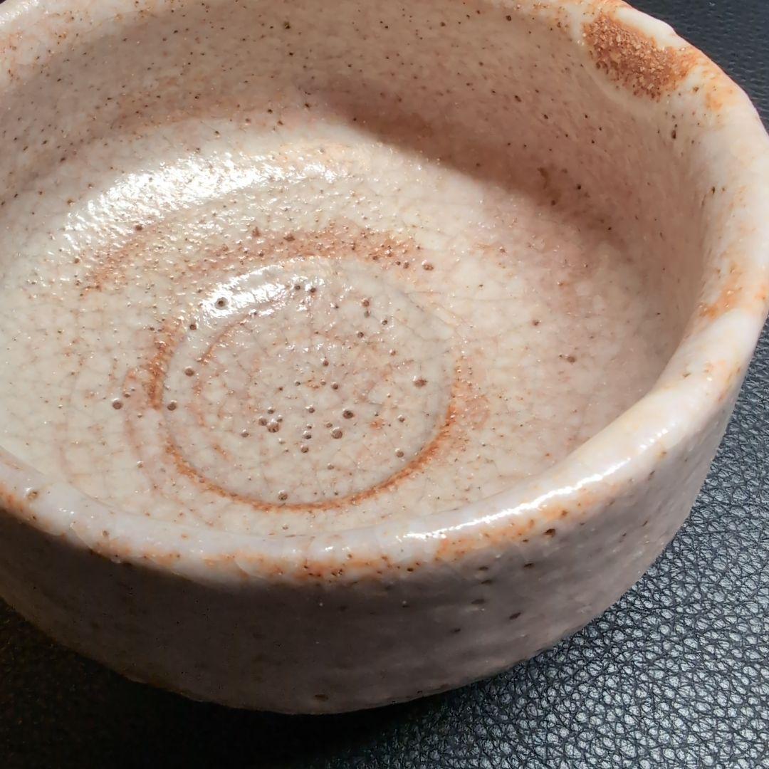 【茶道】抹茶茶碗　水野古麦　作　志野焼　紋様あり　大振　安定感と迫力あり！