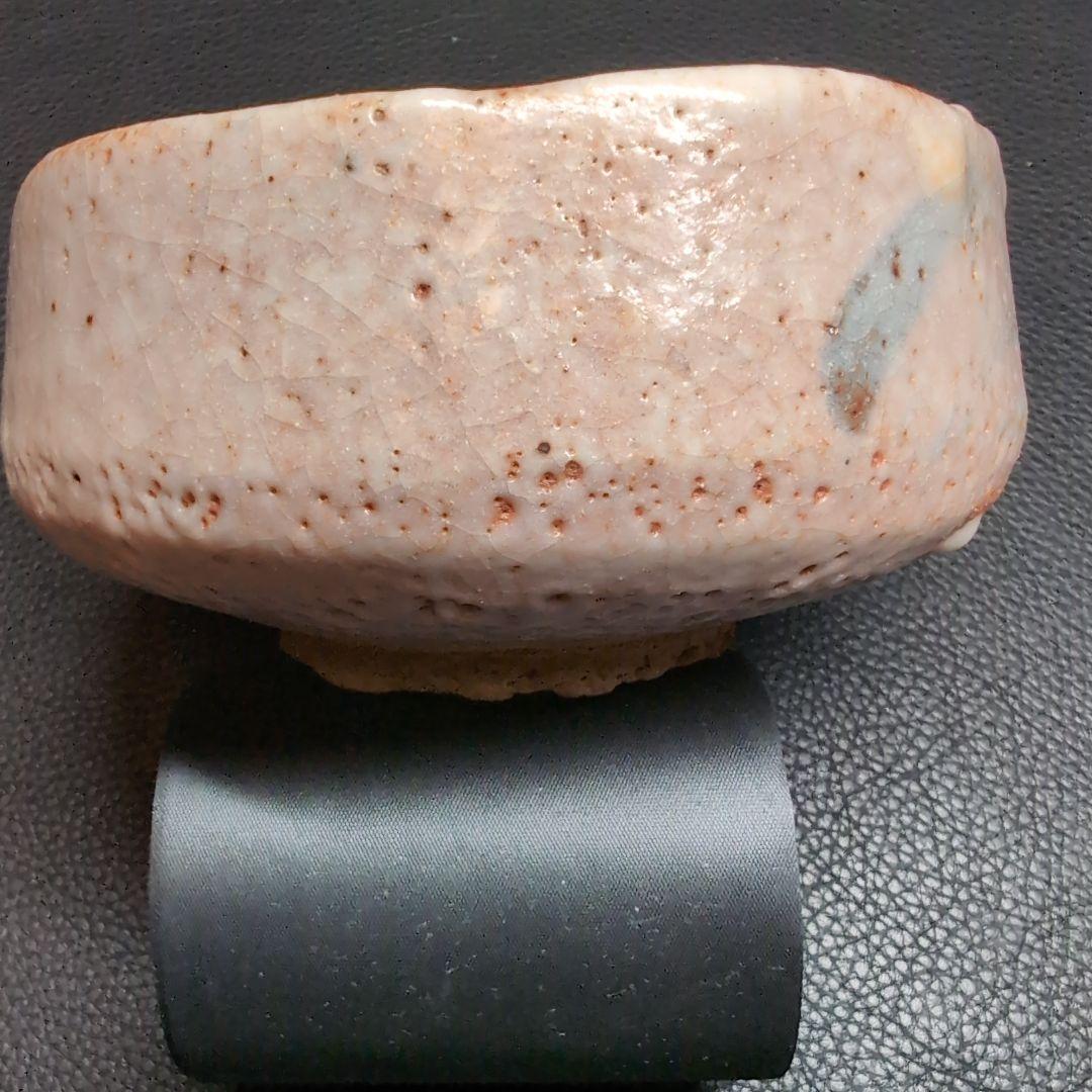 【茶道】抹茶茶碗　水野古麦　作　志野焼　紋様あり　大振　安定感と迫力あり！