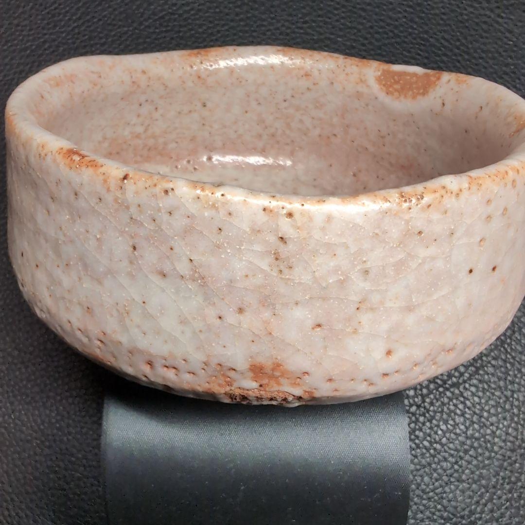 【茶道】抹茶茶碗　水野古麦　作　志野焼　紋様あり　大振　安定感と迫力あり！