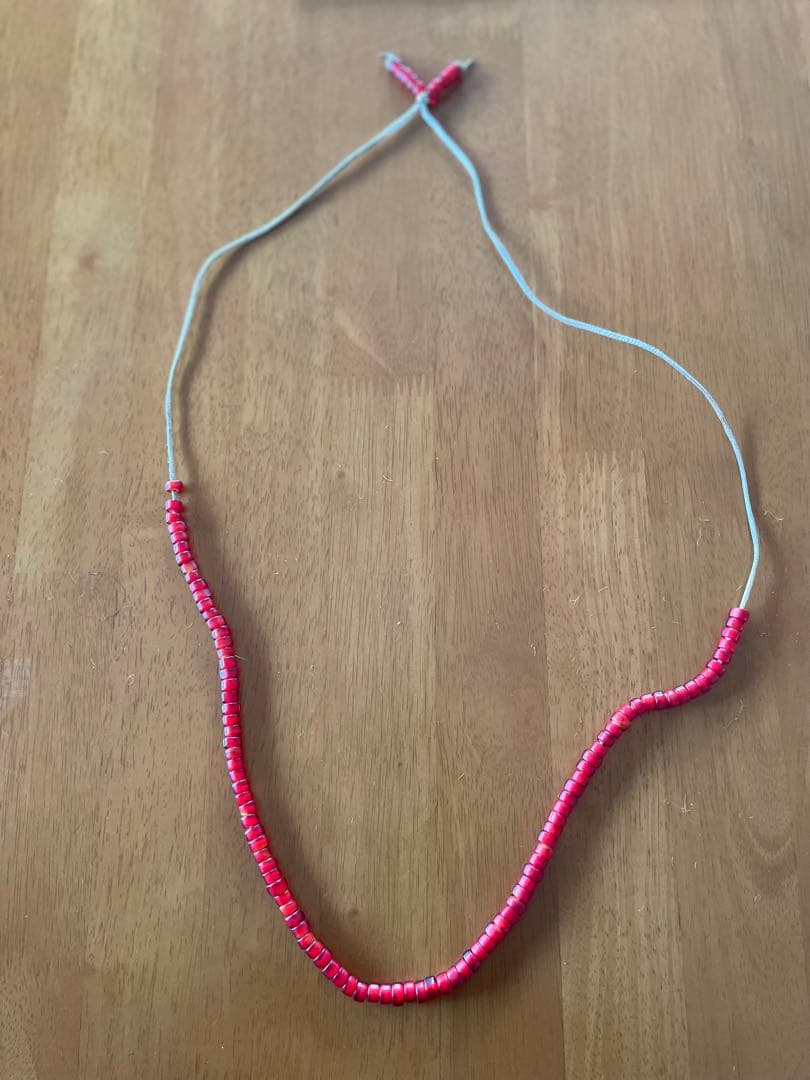 Special light ホワイトハーツ　ビーズネックレス　白✖︎赤