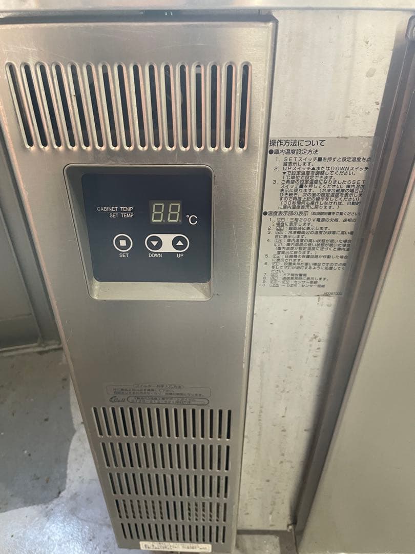 GIRA 専用福島テーブル型冷蔵庫 庫内広くてステンレス 仕様で良く冷えます！