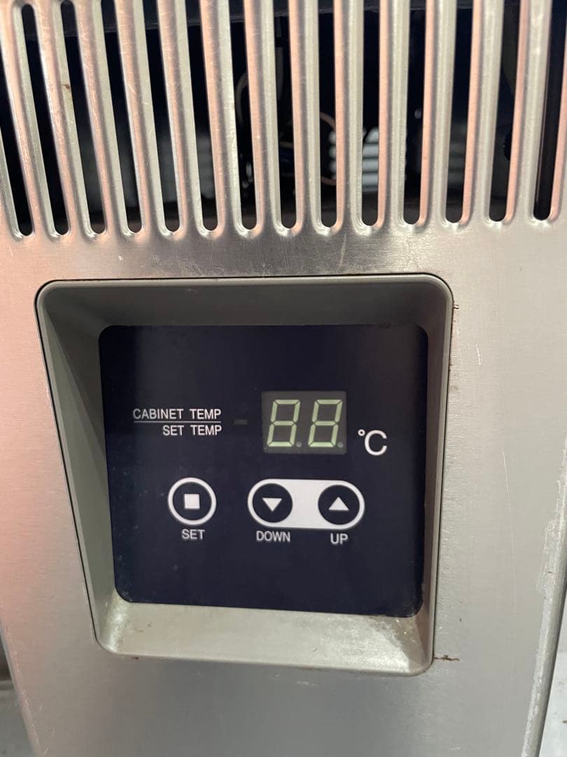 GIRA 専用福島テーブル型冷蔵庫 庫内広くてステンレス 仕様で良く冷えます！