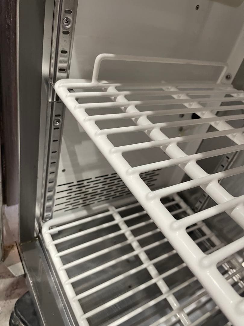 GIRA 専用福島テーブル型冷蔵庫 庫内広くてステンレス 仕様で良く冷えます！