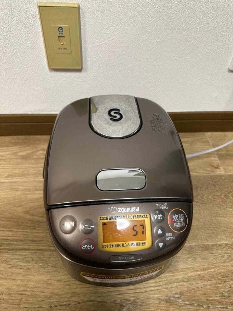 象印 ZOJIRUSHI 炊飯ジャー 極め炊き NP-GK05 2022年製