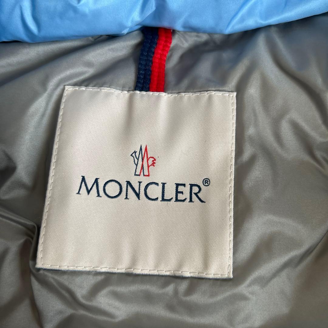 モンクレール フード付きダウンベスト