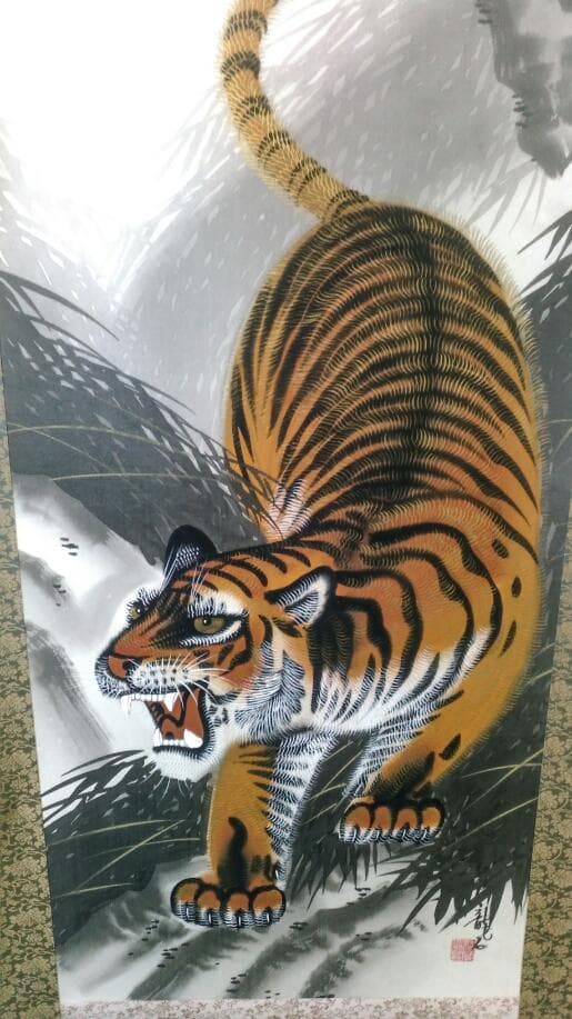 【最終値下】虎　箱付き　龍石作 掛軸