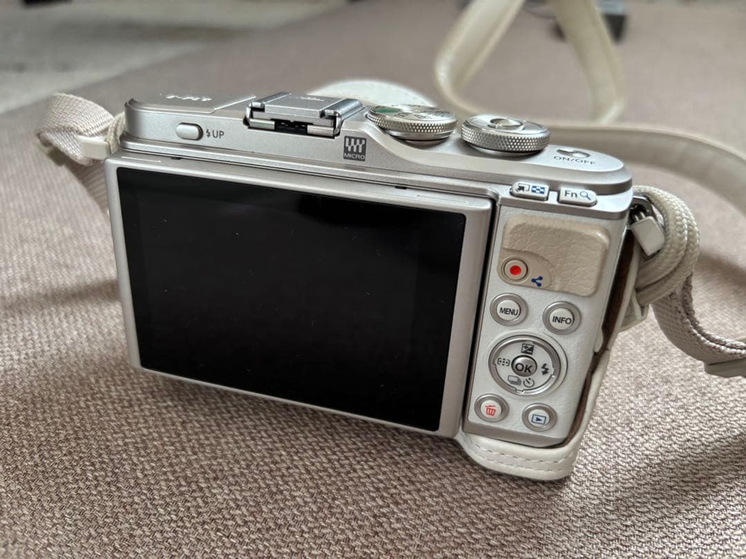 OLYMPUS PEN E-PL9ミラーレス一眼カメラ