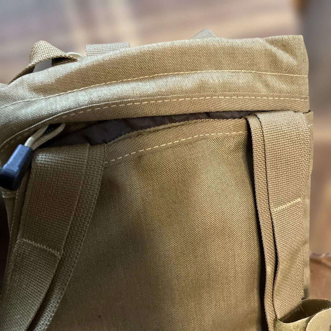 カーキ ナイロン ミニバックパック