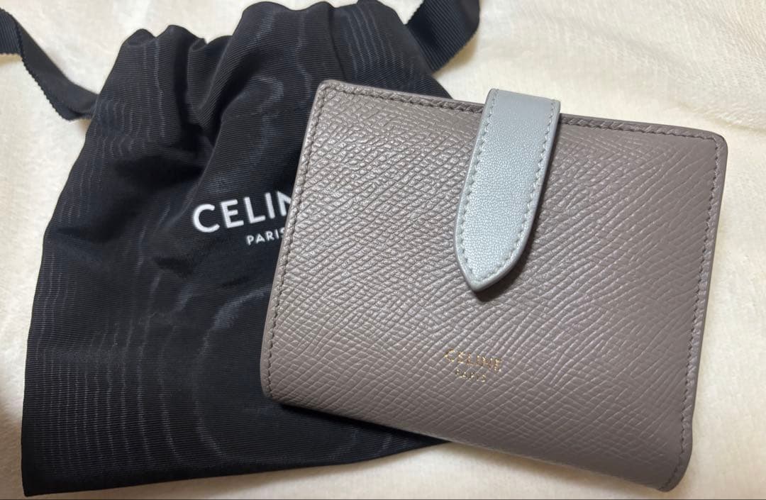 セリーヌ　二つ折り財布