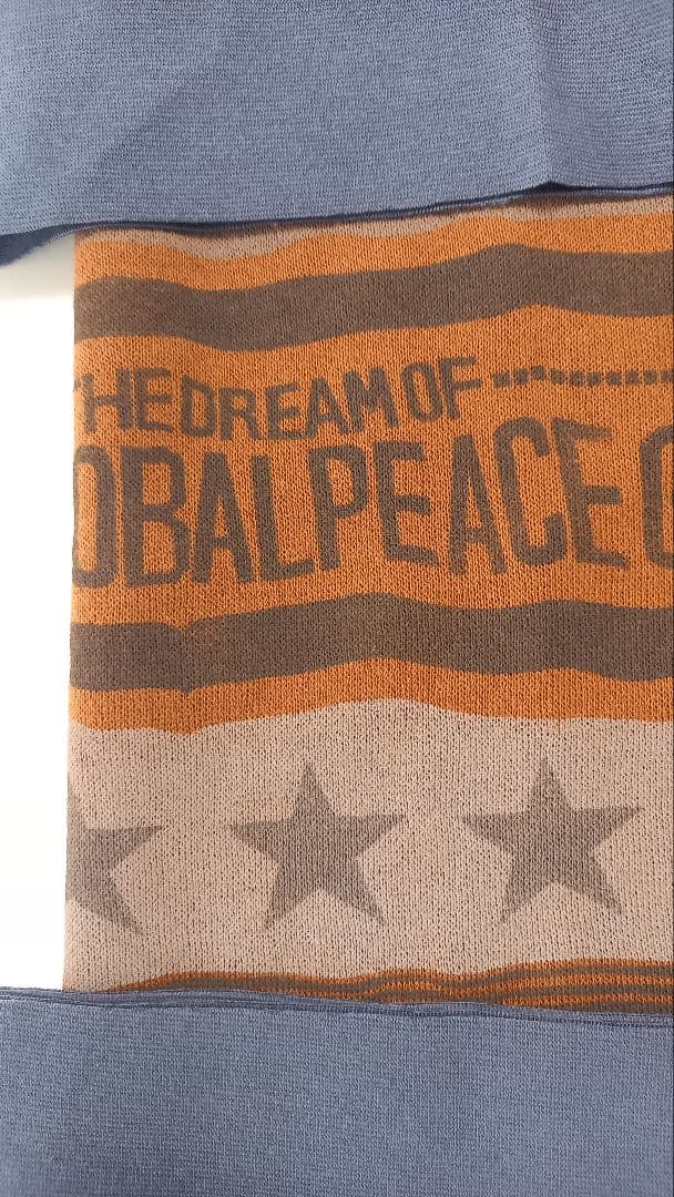 英字柄のニット生地