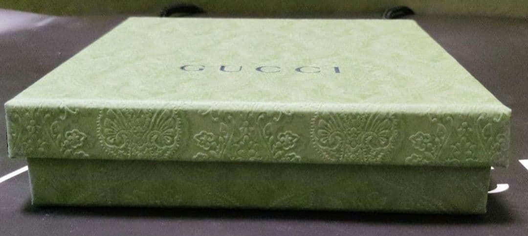 紙袋　ギフト　プレゼント　箱　box アクセサリー　グッチ　ヘビ　蛇　へび　収納