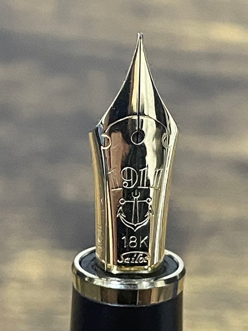 筆記確認済　美品　梨地　18k 備品あり　字幅MF セーラー　万年筆