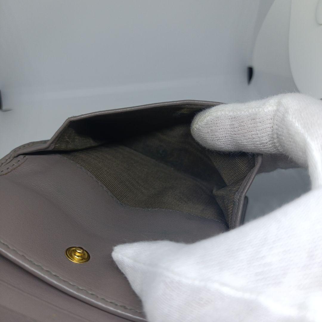 プラダ２つ折り財布　PRADA折財布ベージュ