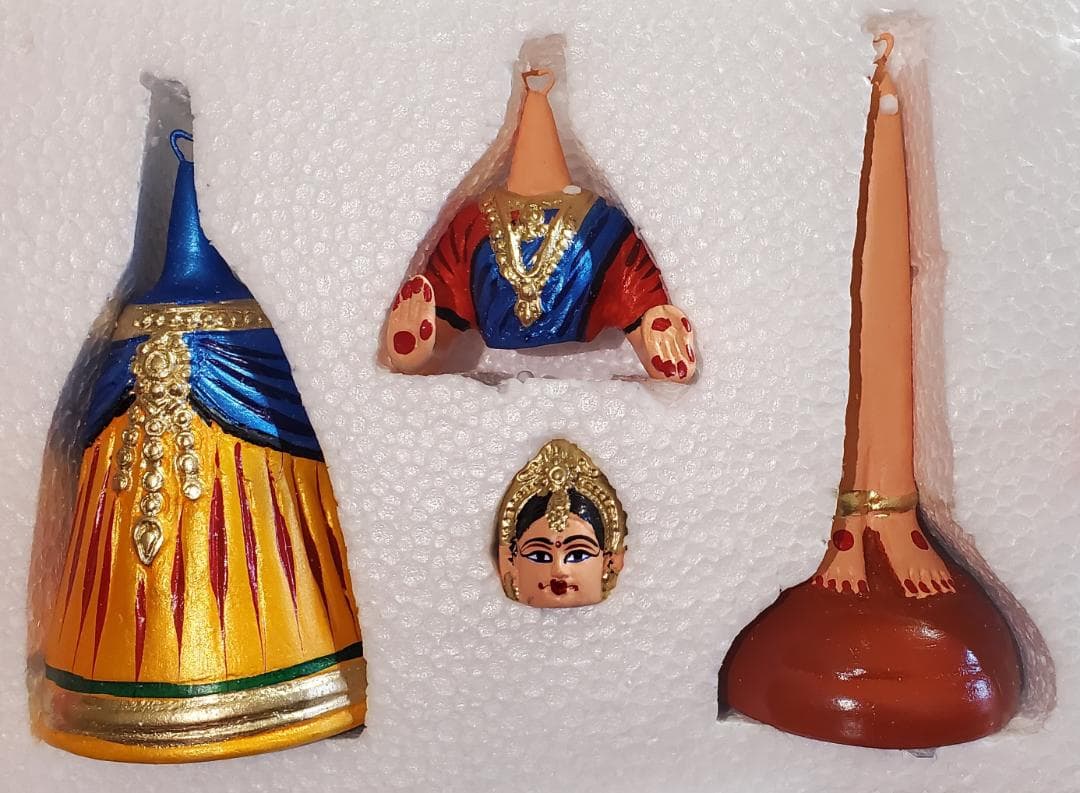 伝統的なインドの踊り人形 （高さ：約28cm）石膏/粘土、手描き仕上げ