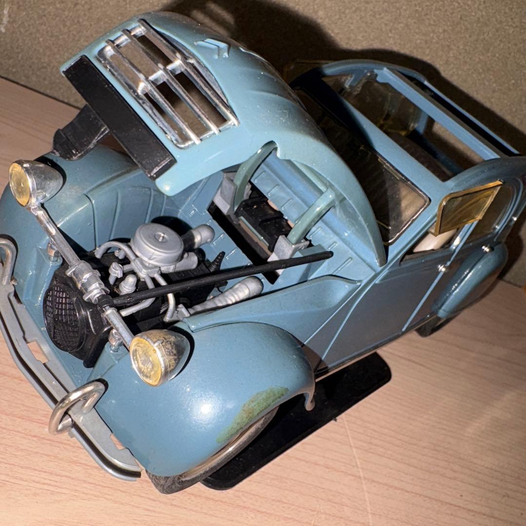 フランス製シトロエン自動車だと思います。