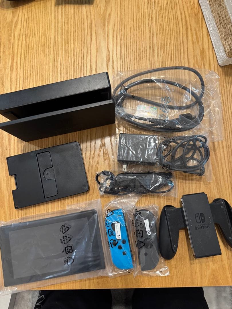 Nintendo Switch 本体、ブルー、グレーJoyCon、その他周辺機器