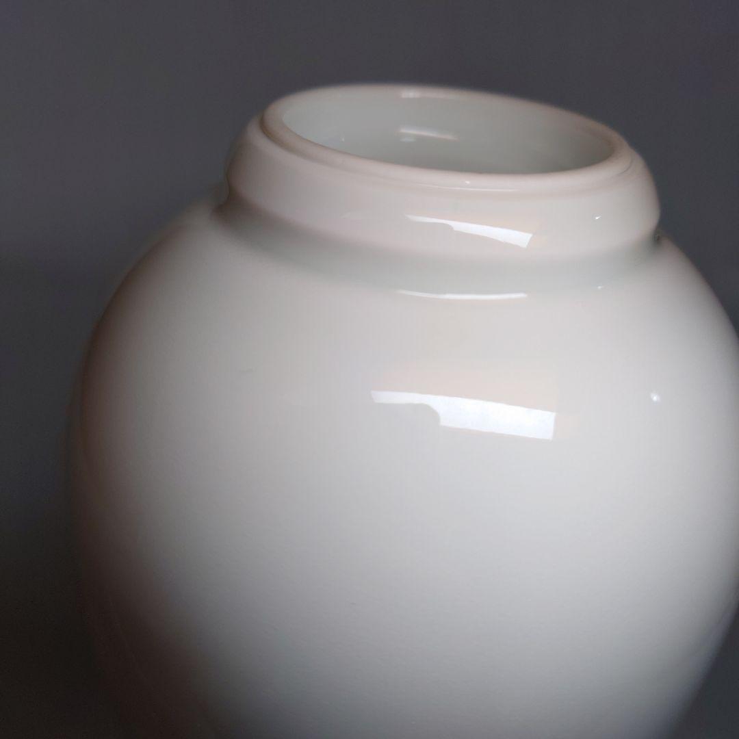人間国宝　井上萬二　作　白磁竹彫花瓶　高さ26.6センチ