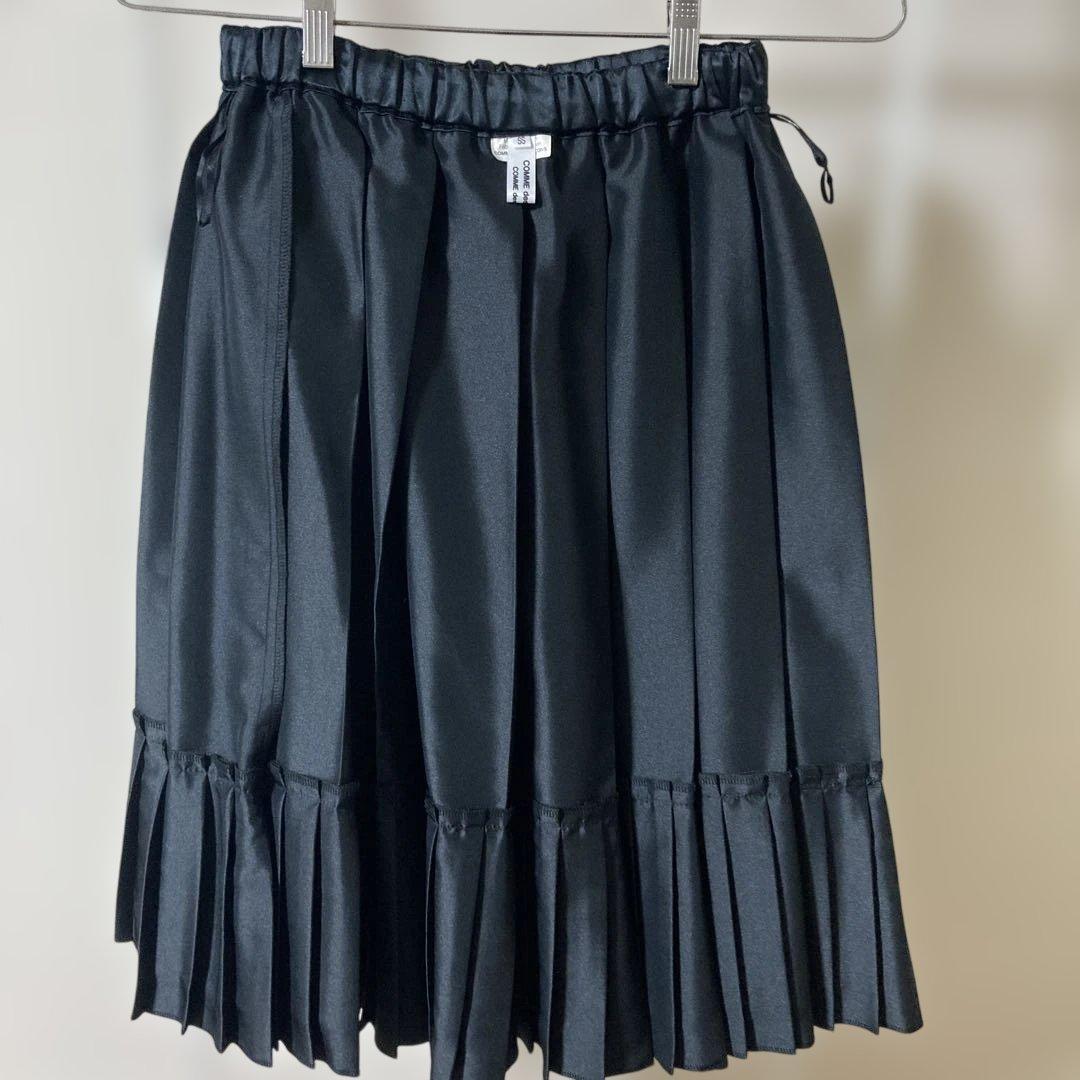 美品コムデギャルソンコムコム　上質サテンプリーツスカート
