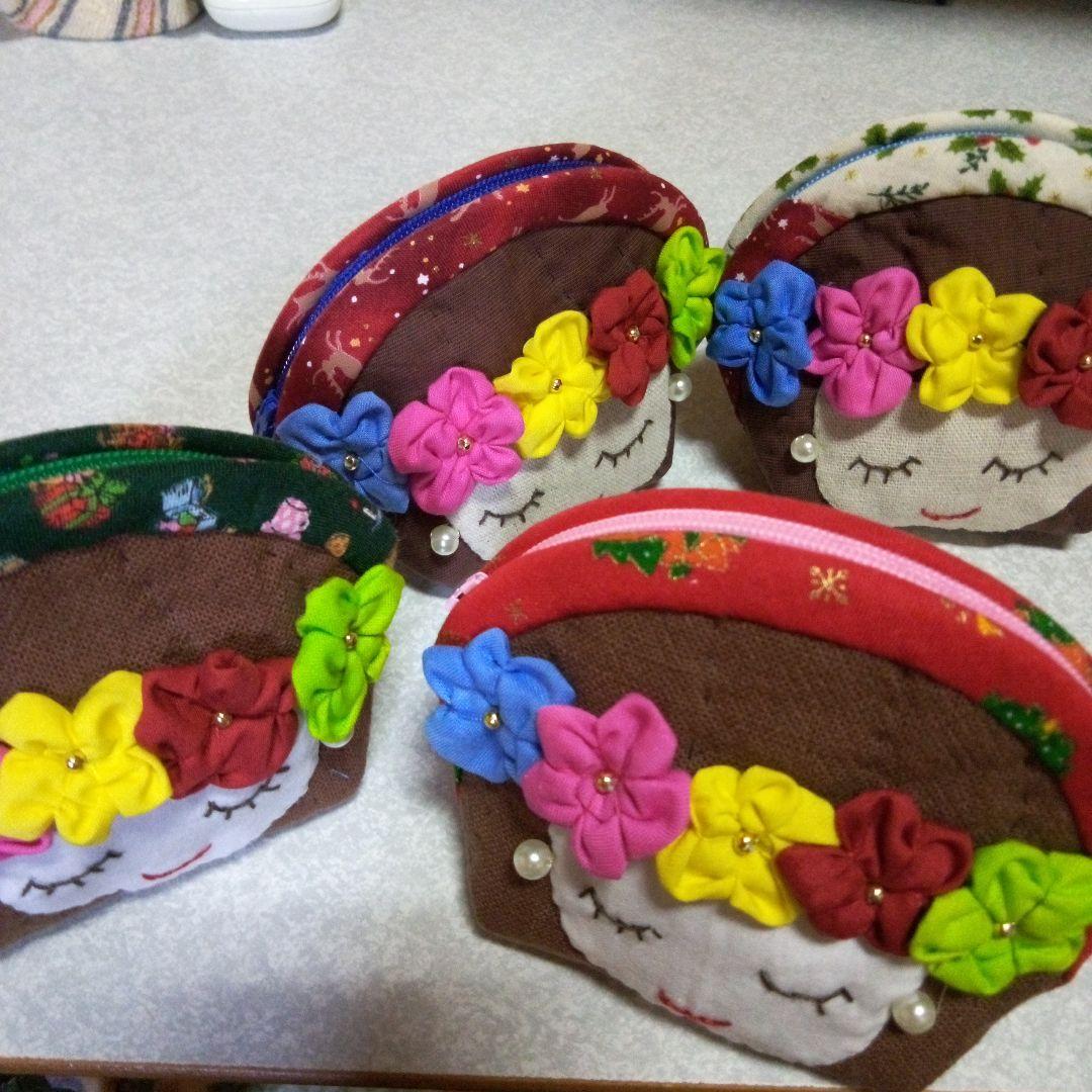 ハワイアンキルトクリスマスバージョンポーチ タラちゃんです。