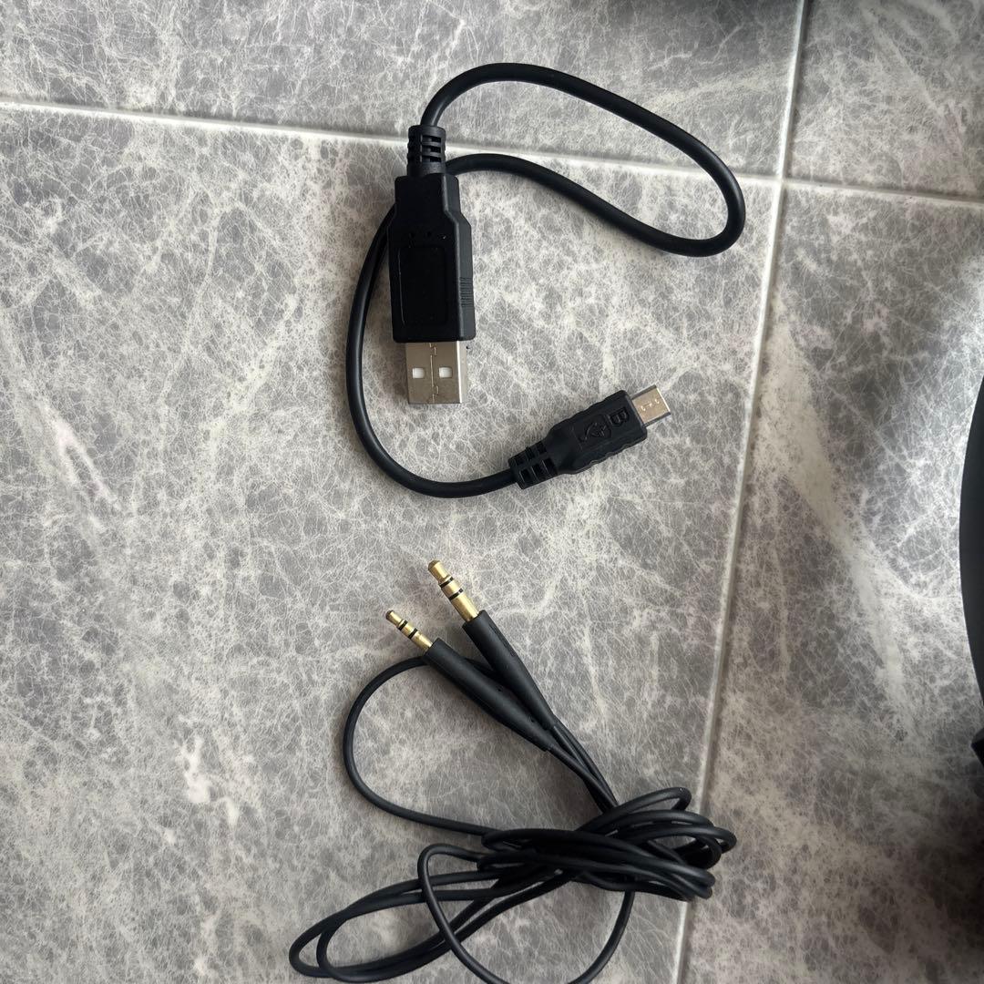 【ほぼ未使用】Bose ワイヤレスヘッドホン キャリングケース付き