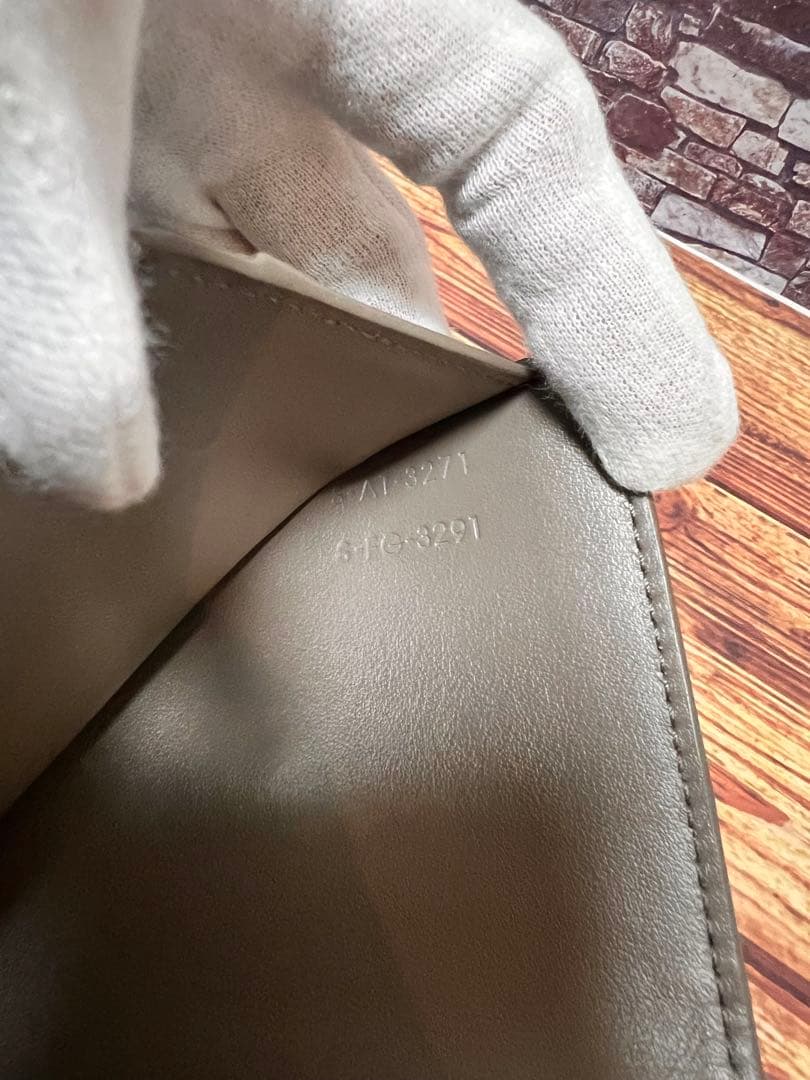 CELINEセリーヌ　トリオンフコンパクトウォレットPebble