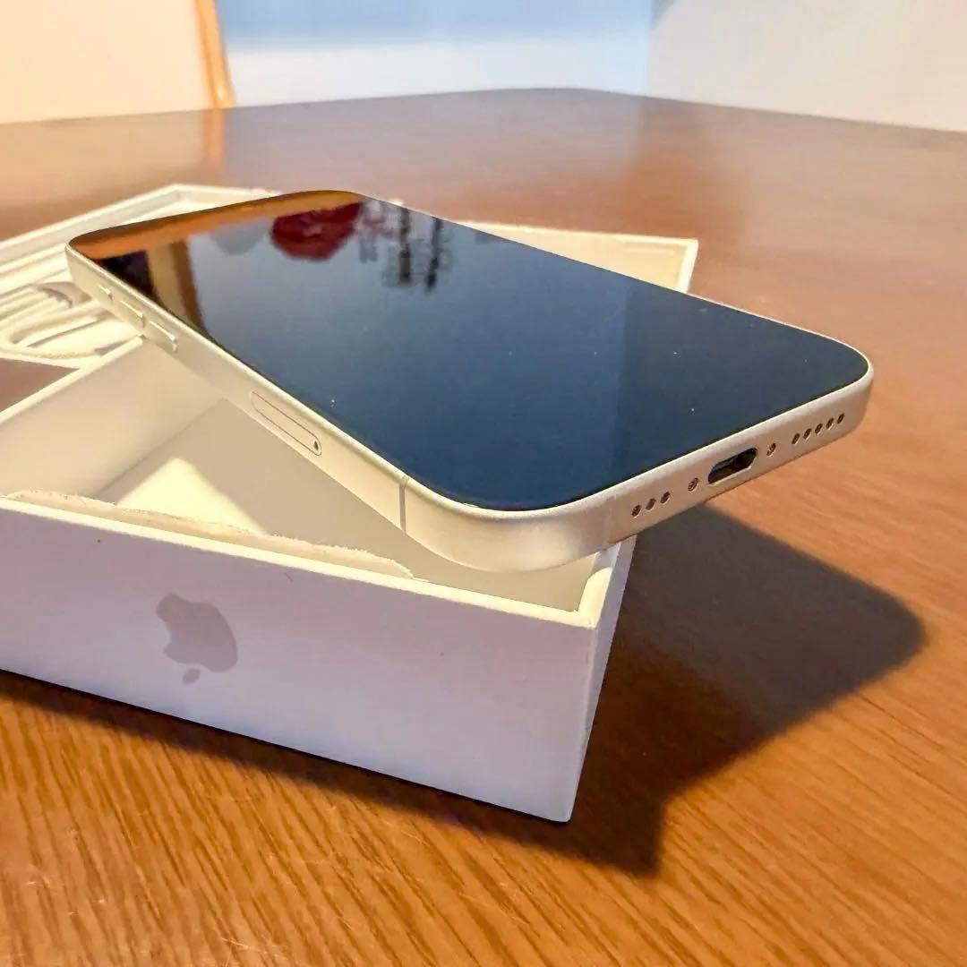 新品同様 iPhone 16 128GB ホワイト SIMフリー