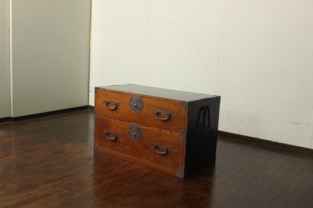 欅共縁！蝶覆輪！時代箪笥・二段！和家具サイドボード古家具和モダンローチェスト古布