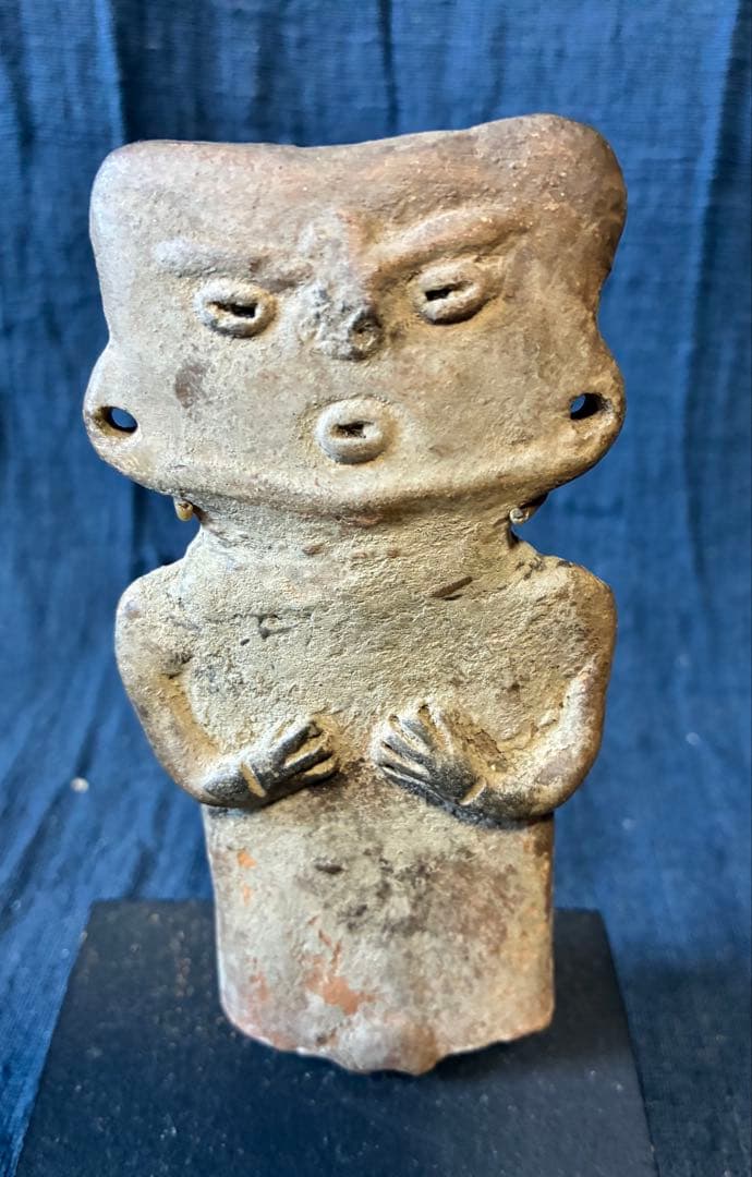 女性の土偶　発掘品　板状土偶　埴輪