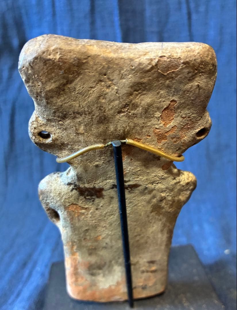 女性の土偶　発掘品　板状土偶　埴輪