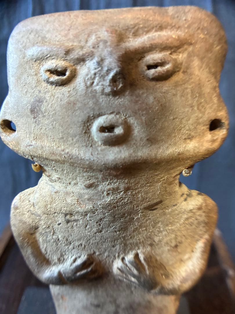 女性の土偶　発掘品　板状土偶　埴輪