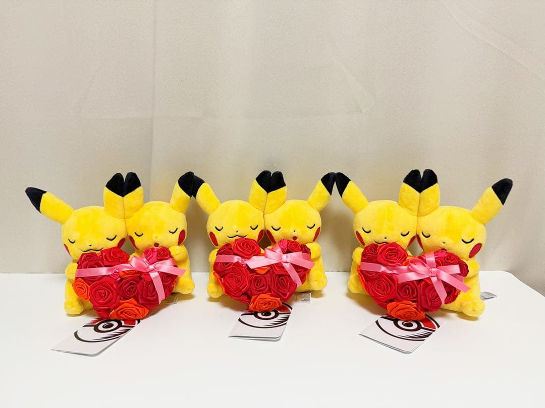 ピカチュウ ポケモンセンター　マンスリーペア　ピカチュウ