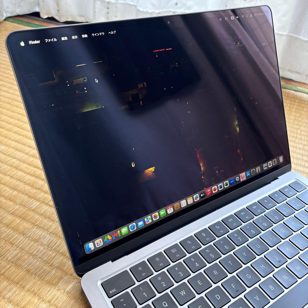 美品Apple MacBook Air M2 8GB 256GB ハブ・ケース付