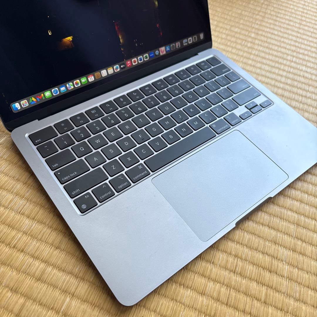 美品Apple MacBook Air M2 8GB 256GB ハブ・ケース付