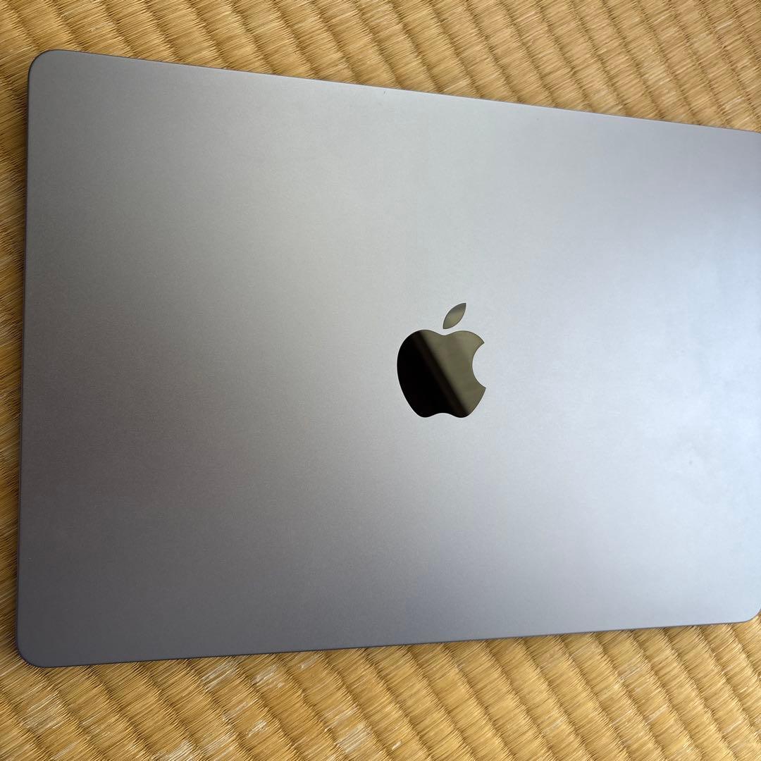 美品Apple MacBook Air M2 8GB 256GB ハブ・ケース付